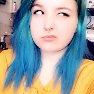 Meet your Posher, Larissa